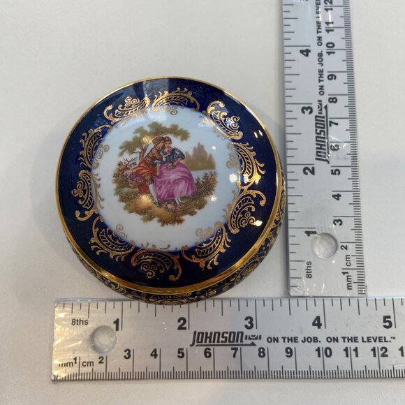 Vintage Limoges Round Porcelain Jewelry Box With Romantic Scene & Gold Detailing - Picture 14 of 16